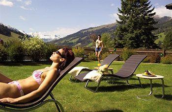 Hotel Eva,garden Saalbach-Hinterglemm
